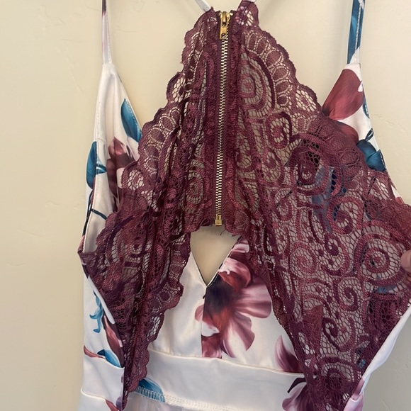 Floral mini sundress with lace back - Picture 2 of 3